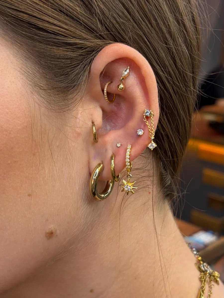 Kulak piercing çeşitleri: aynı kulakta helix, conch ve lob piercingleri
